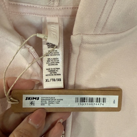 SKIMS Zip front Hoodie - Picture 2 of 4